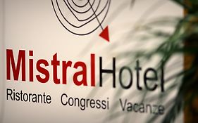 Mistral 2 Hotel Oristano